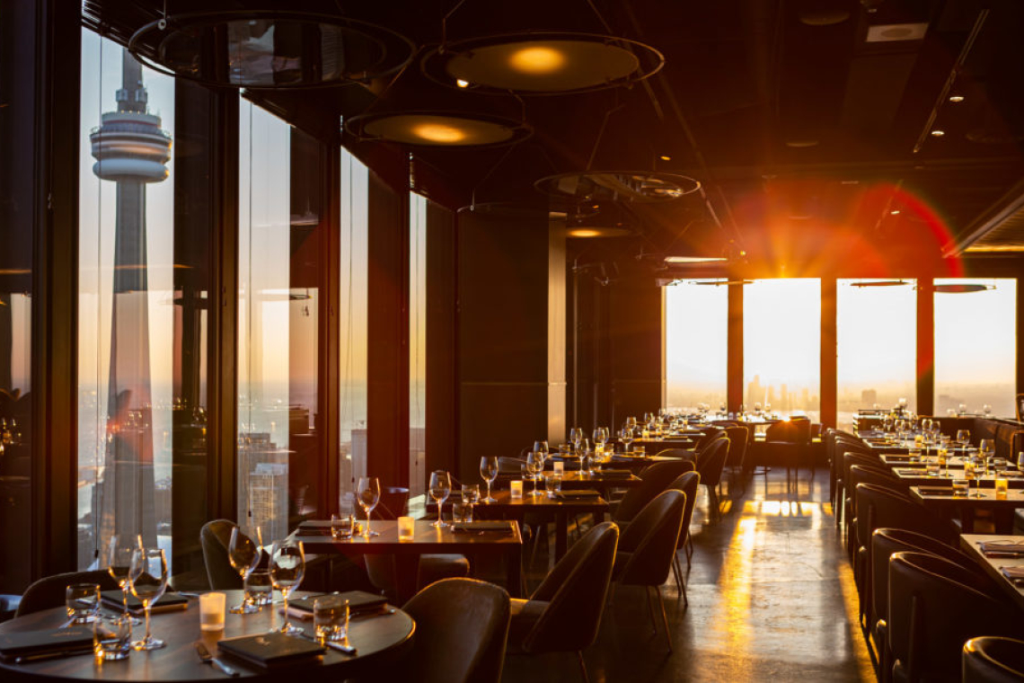 رستوران Canoe